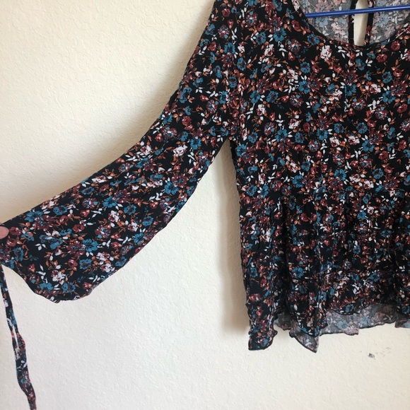 American eagle medium flower top - Picture 2 of 3